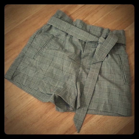Zara Pants - So cute!!!!Zara shorts size Med